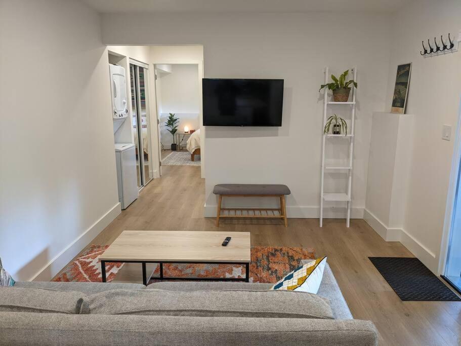Bright Modern 1Br Suite In Sooke Village Core Dış mekan fotoğraf